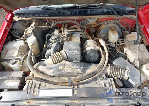 2000 Chevrolet S-10 Ls from USA, damaged, VIN 1GCCS1951YK296268